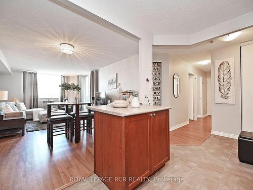 P1013-260 Davis Dr, Newmarket, ON - Indoor