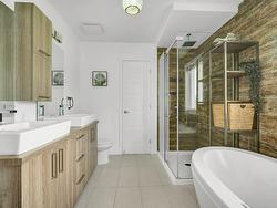 Ensuite bathroom - 