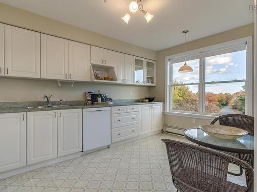 303 2 Lake Drive, Bedford, NS 