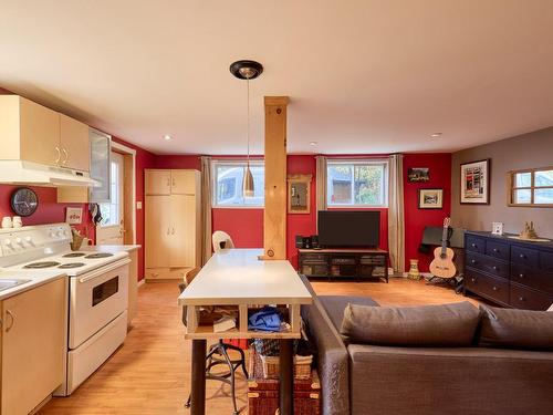 Intergenerational - 11 Ch. De L'Érablière, Saint-Donat, QC - Indoor Photo Showing Kitchen