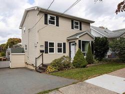 6451 Roslyn Road  Halifax, NS B3L 2M6