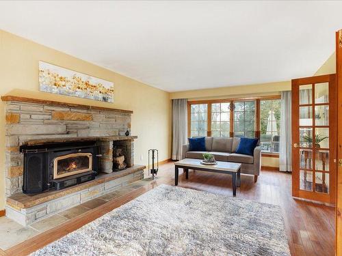 250 Ashworth Rd, Uxbridge, ON - Indoor Photo Showing Living Room With Fireplace