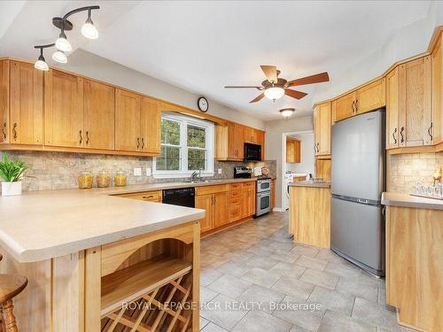 250 Ashworth Rd, Uxbridge, ON - Indoor Photo Showing Kitchen