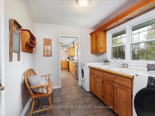 250 Ashworth Rd, Uxbridge, ON - Indoor Photo Showing Laundry Room