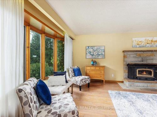 250 Ashworth Rd, Uxbridge, ON - Indoor Photo Showing Living Room With Fireplace