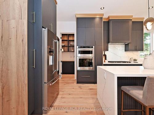 140 Temperance St, Aurora, ON - Indoor Photo Showing Kitchen With Upgraded Kitchen