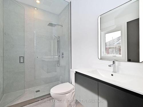 140 Temperance St, Aurora, ON - Indoor Photo Showing Bathroom