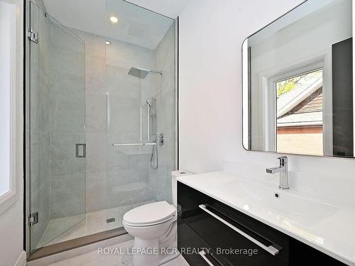 140 Temperance St, Aurora, ON - Indoor Photo Showing Bathroom