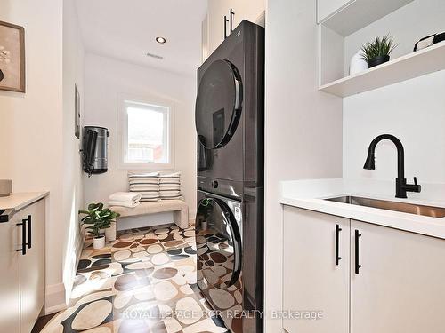 140 Temperance St, Aurora, ON - Indoor Photo Showing Laundry Room