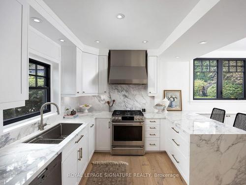 892 Tennyson Ave, Mississauga, ON - Indoor Photo Showing Kitchen With Double Sink With Upgraded Kitchen