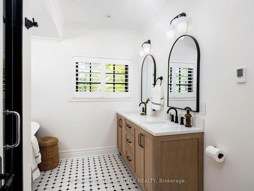 892 Tennyson Ave, Mississauga, ON - Indoor Photo Showing Bathroom