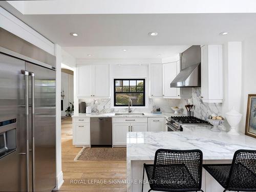 892 Tennyson Ave, Mississauga, ON - Indoor Photo Showing Kitchen With Upgraded Kitchen