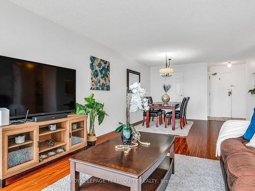 614-35 Trailwood Dr, Mississauga, ON - Indoor Photo Showing Living Room