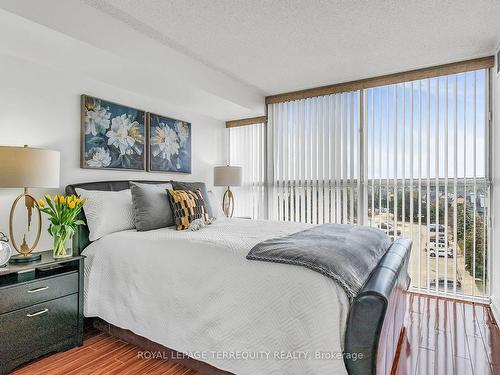 614-35 Trailwood Dr, Mississauga, ON - Indoor Photo Showing Bedroom