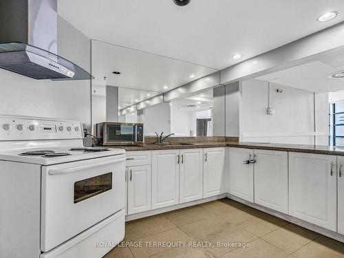 614-35 Trailwood Dr, Mississauga, ON - Indoor Photo Showing Kitchen