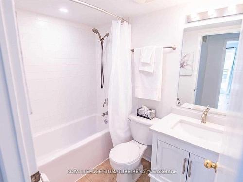 178-4975 Southampton Dr, Mississauga, ON - Indoor Photo Showing Bathroom