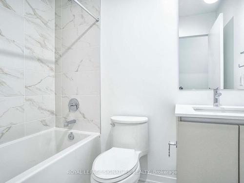 218-405 Dundas St, Oakville, ON - Indoor Photo Showing Bathroom