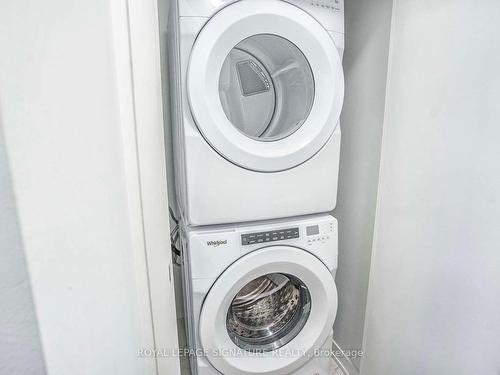 218-405 Dundas St, Oakville, ON - Indoor Photo Showing Laundry Room