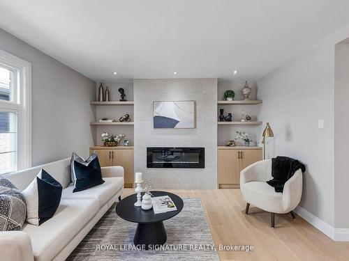 6962 Harris Rd, Mississauga, ON - Indoor Photo Showing Living Room With Fireplace