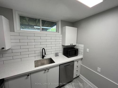 Lower-19 Lilywood Rd, Toronto, ON - Indoor Photo Showing Kitchen