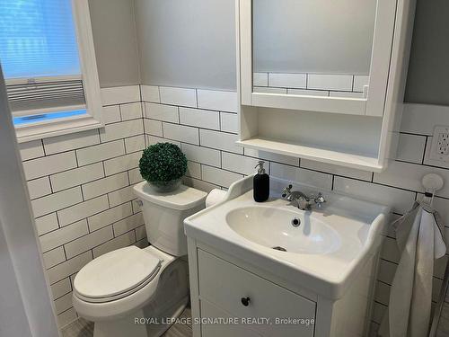 Lower-19 Lilywood Rd, Toronto, ON - Indoor Photo Showing Bathroom