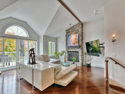 Salon - 386 Ch. Du Lac-Millette, Saint-Sauveur, QC - Indoor Photo Showing Living Room With Fireplace