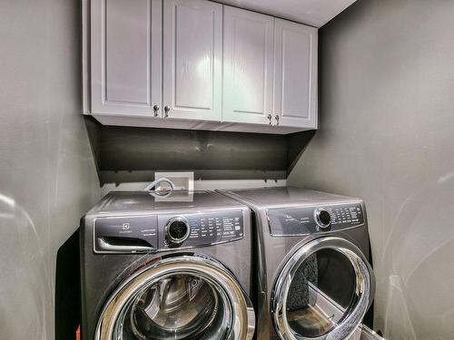 Salle de lavage - 386 Ch. Du Lac-Millette, Saint-Sauveur, QC - Indoor Photo Showing Laundry Room