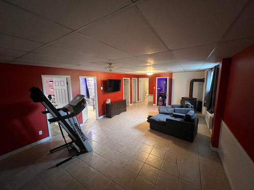 Salle familiale - 7 Rue Mouttet N., Saint-Bruno-De-Guigues, QC - Indoor