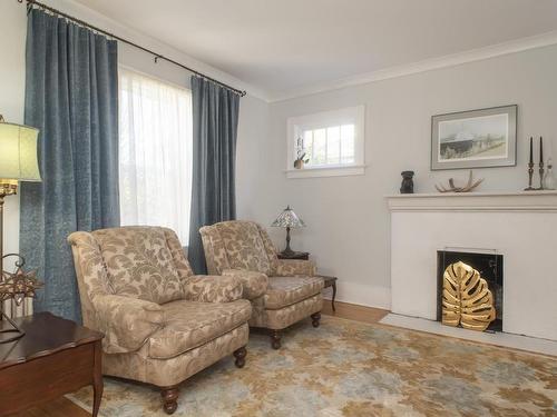 433 Mckellar St. S., Thunder Bay, ON - Indoor Photo Showing Living Room With Fireplace