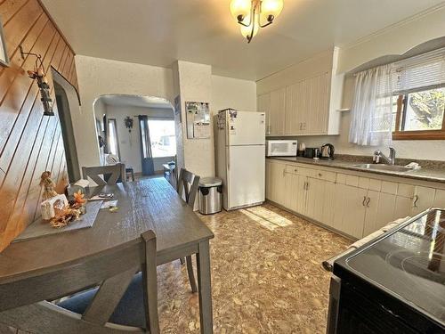 804 Mary Street W, Thunder Bay, ON - Indoor Photo Showing Kitchen