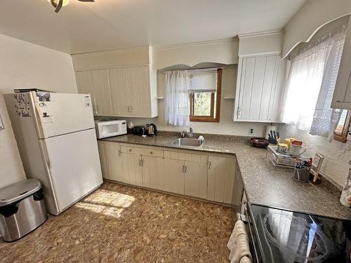 804 Mary Street W, Thunder Bay, ON - Indoor Photo Showing Kitchen