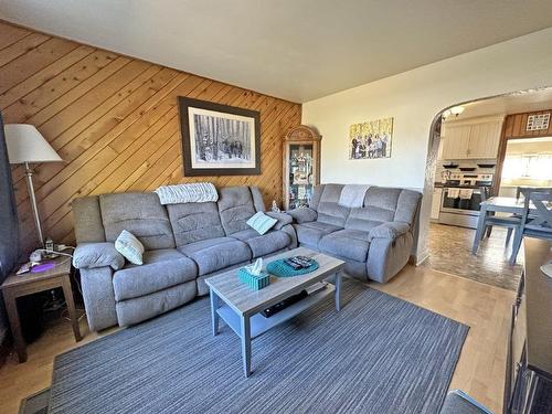 804 Mary Street W, Thunder Bay, ON - Indoor Photo Showing Living Room