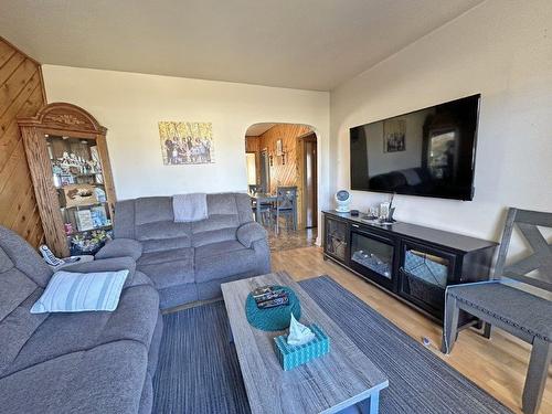 804 Mary Street W, Thunder Bay, ON - Indoor Photo Showing Living Room