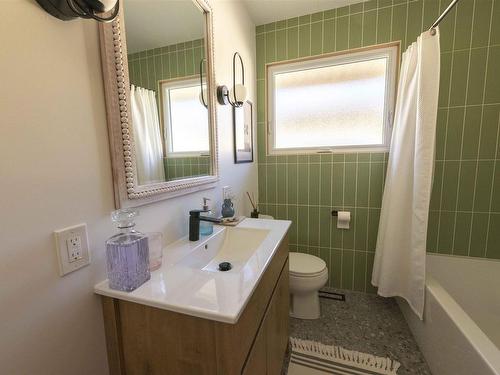 116 Elmwood Crescent, Thunder Bay, ON - Indoor Photo Showing Bathroom