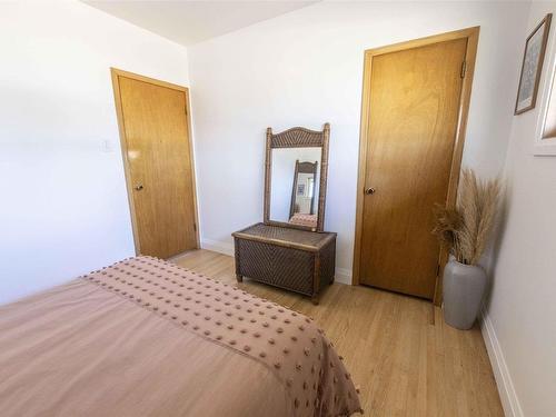 116 Elmwood Crescent, Thunder Bay, ON - Indoor Photo Showing Bedroom