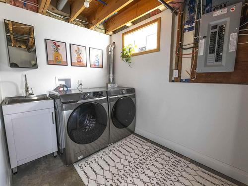 116 Elmwood Crescent, Thunder Bay, ON - Indoor Photo Showing Laundry Room