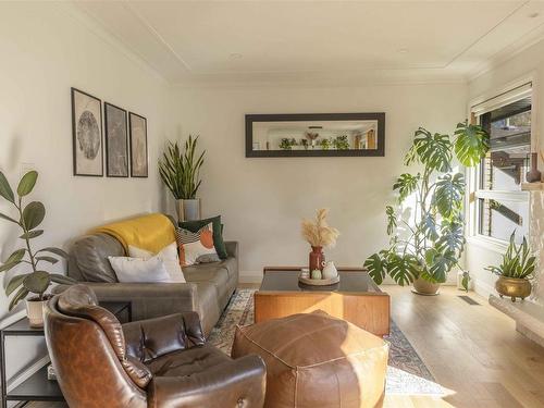 116 Elmwood Crescent, Thunder Bay, ON - Indoor Photo Showing Living Room