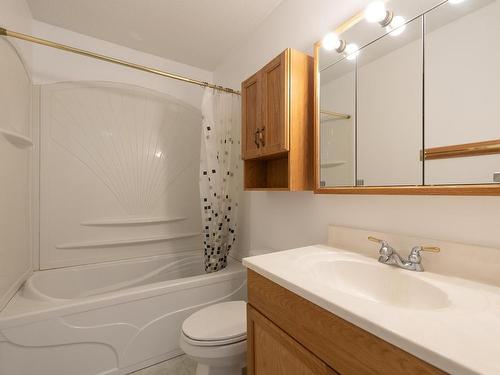 8 Beryl Drive, Logan Lake, BC - Indoor Photo Showing Bathroom