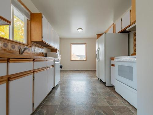 8 Beryl Drive, Logan Lake, BC - Indoor Photo Showing Kitchen