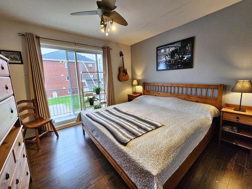 Master bedroom - 873 Rue Des Bosquets, Sainte-Marthe-Sur-Le-Lac, QC - Indoor Photo Showing Bedroom