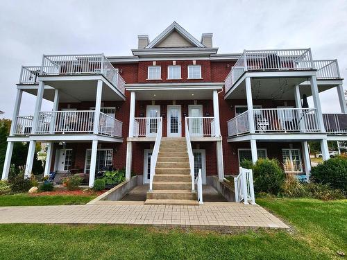 Frontage - 873 Rue Des Bosquets, Sainte-Marthe-Sur-Le-Lac, QC - Outdoor With Facade