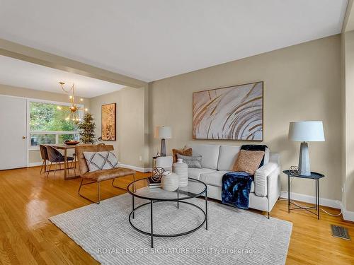 189 Three Valleys Dr, Toronto, ON - Indoor Photo Showing Living Room