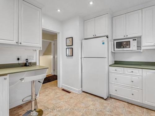 189 Three Valleys Dr, Toronto, ON - Indoor Photo Showing Kitchen