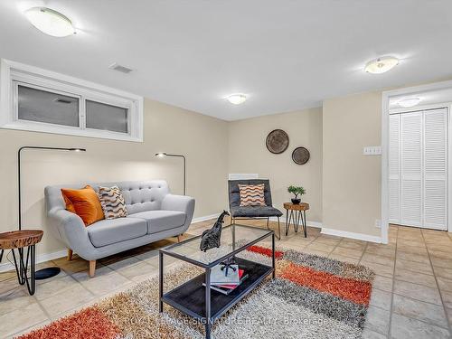 189 Three Valleys Dr, Toronto, ON - Indoor Photo Showing Living Room