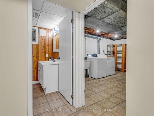 189 Three Valleys Dr, Toronto, ON - Indoor Photo Showing Laundry Room