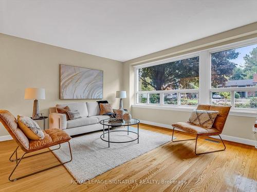 189 Three Valleys Dr, Toronto, ON - Indoor Photo Showing Living Room