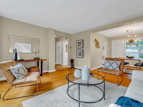 189 Three Valleys Dr, Toronto, ON - Indoor Photo Showing Living Room