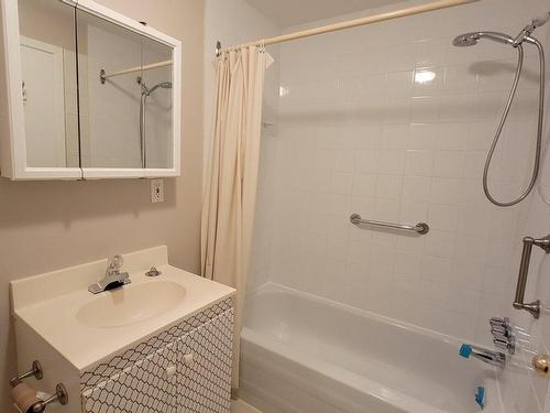 Dwelling - 6638  - 6642 Av. De Lorimier, Montréal (Rosemont/La Petite-Patrie), QC - Indoor Photo Showing Bathroom