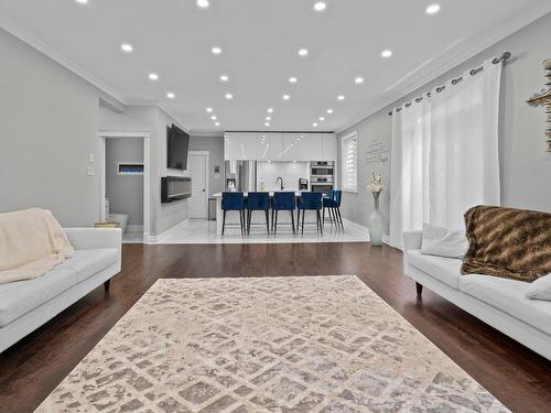 Salle familiale - 2490 Rue Sandmere, Saint-Lazare, QC - Indoor Photo Showing Living Room