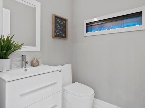 Salle d'eau - 2490 Rue Sandmere, Saint-Lazare, QC - Indoor Photo Showing Bathroom